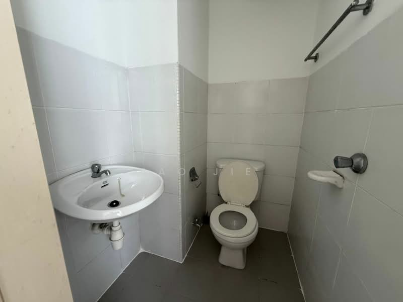 Service Residence for Sale at i-Zen @ Kiara 1 - Bao Jie - Bathroom - PropertyGuru.com.my