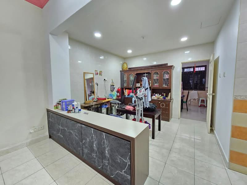 2-storey Terraced House for Sale in Taman Impian Emas (Skudai) - Ee Fong Toh - Living Room - PropertyGuru.com.my
