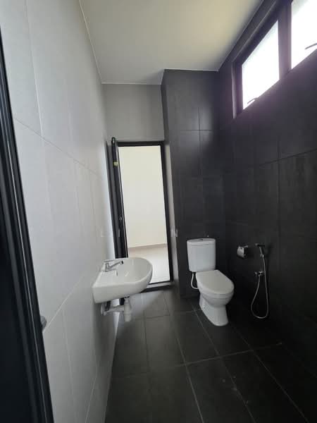 2-storey Terraced House for Sale in Taman Mount Austin (Tebrau) - Lifen . - Bathroom - PropertyGuru.com.my