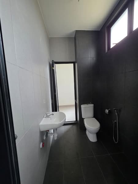 2-storey Terraced House for Sale in Taman Mount Austin (Tebrau) - Lifen . - Bathroom - PropertyGuru.com.my