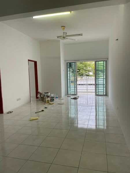 Suria Residence untuk Untuk Dijual - RM 265,000, Mac 2026 - Living Room - PropertyGuru.com.my