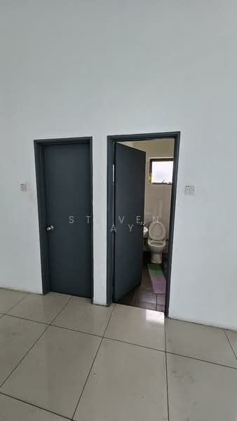 Kilang untuk Dijual di Kawasan Perindustrian Kajang Jaya (Semenyih) - Steven Tay - Bathroom - PropertyGuru.com.my