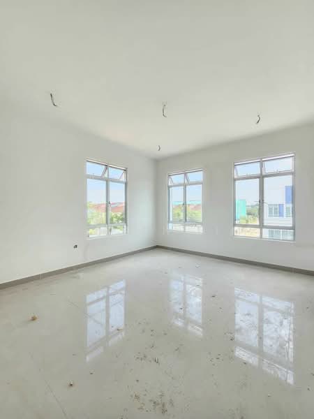 Untuk Disewa - Double Storey Big Corner Lot House For Rent