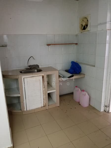 2 storey house Taman megah mas Petaling Jaya untuk Untuk Dijual - RM 850,000, Mac 2026 - Kitchen - PropertyGuru.com.my