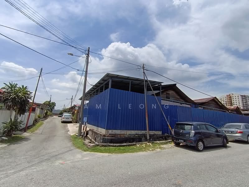 Ampang 3600sqft 1sty Landed House Offer TO Rent! untuk Untuk Disewa - RM 2,000 /bulan, Mac 2026 - Exterior - PropertyGuru.com.my