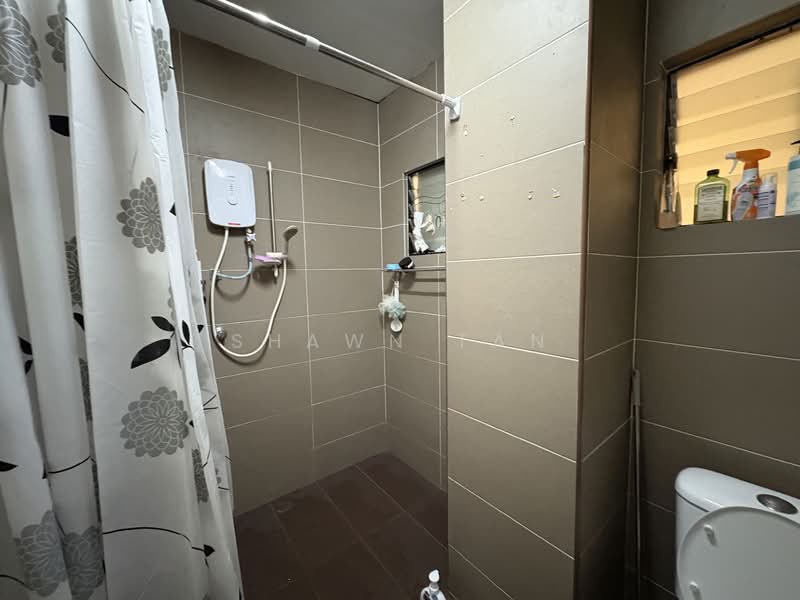 Kondominium untuk Dijual di Putra Indah Condominium - Shawn Tan - Bathroom - PropertyGuru.com.my