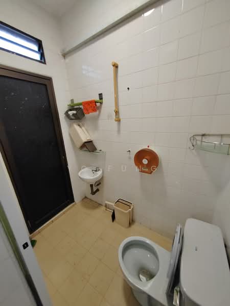 2-storey Terraced House for Sale in Taman Bukit Mewah (Tampoi) - YC Fung - Bathroom - PropertyGuru.com.my