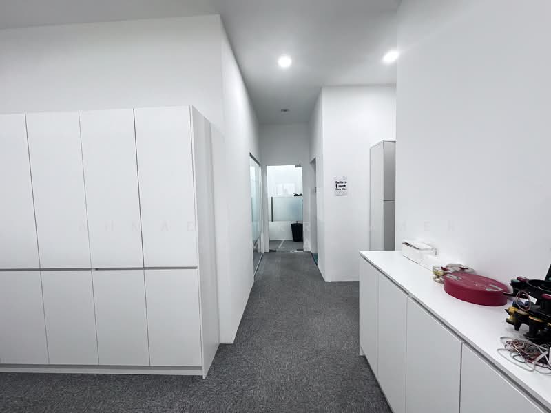Kedai / Pejabat untuk Dijual di Kuchai Business Park (Kuala Lumpur) - Ahmad Fikri Amer Hamzah - Corridor - PropertyGuru.com.my
