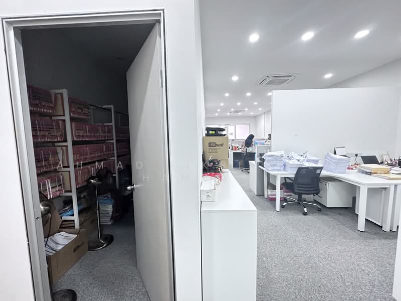 Kedai / Pejabat untuk Dijual di Kuchai Business Park (Kuala Lumpur) - Ahmad Fikri Amer Hamzah - Interior - PropertyGuru.com.my