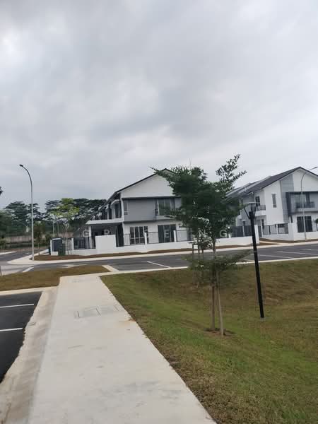2-storey Terraced House for Sale in Amverton Hills (Sungai Buloh) - Grace Ng - Exterior - PropertyGuru.com.my