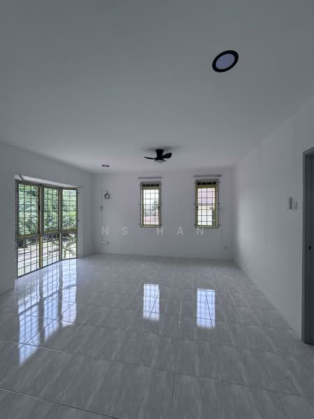 Taman Suria untuk Untuk Disewa - RM 1,500 /bulan, Mac 2026 - Living Room - PropertyGuru.com.my