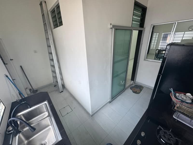 1-storey Terraced House for Rent in Taman Daya (Johor Bahru) - Jessica Ma - Kitchen - PropertyGuru.com.my