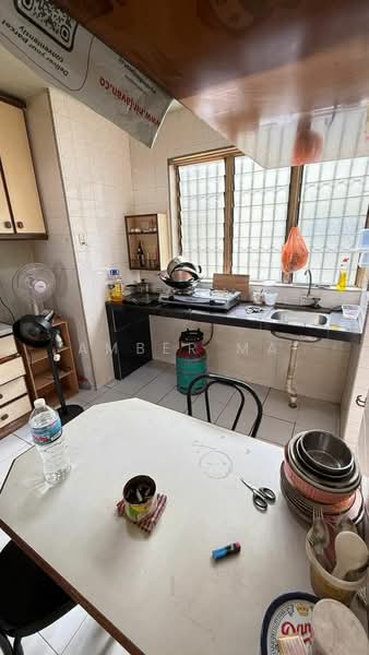 Flat Taman Ungku Tun Aminah untuk Untuk Dijual - RM 175,000, Mac 2026 - Kitchen - PropertyGuru.com.my