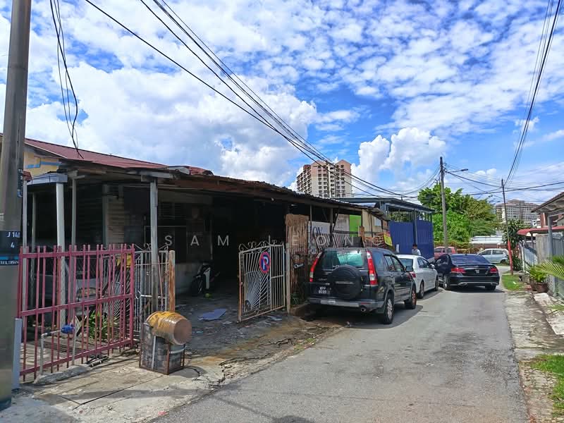 Ampang 1sty Landed House 3600sqft Offer TO Rent! untuk Untuk Disewa - RM 2,000 /bulan, Mac 2026 - PropertyGuru.com.my