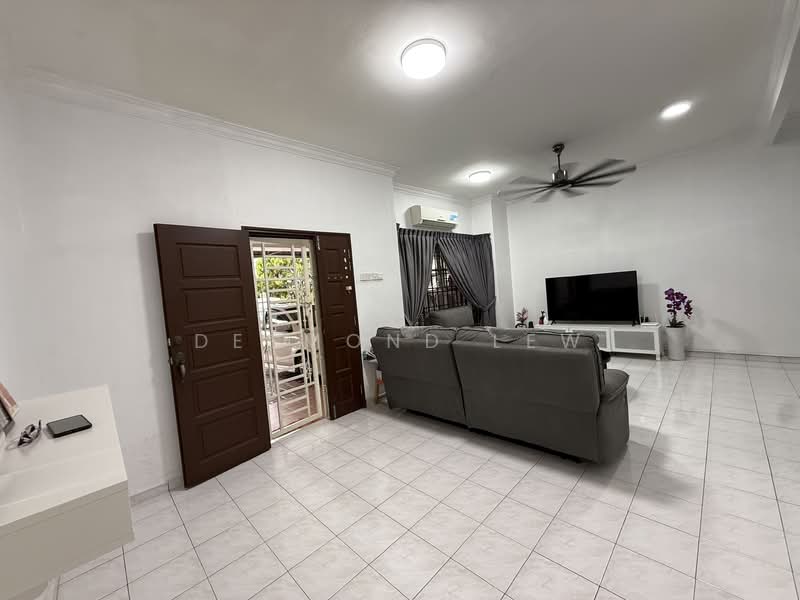 Rumah Teres untuk Dijual di Taman Mutiara Rini (Skudai) - Desmond Lew - Living Room - PropertyGuru.com.my