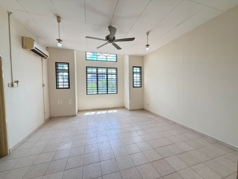 2-storey Terraced House for Sale in Taman Desa Tebrau (Tebrau) - Desmond Lew - Living Room - PropertyGuru.com.my