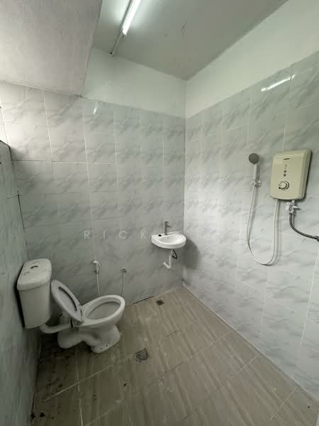 Shop / Office for Rent in Batu Ferringhi (Penang) - Rick Goh - Bathroom - PropertyGuru.com.my