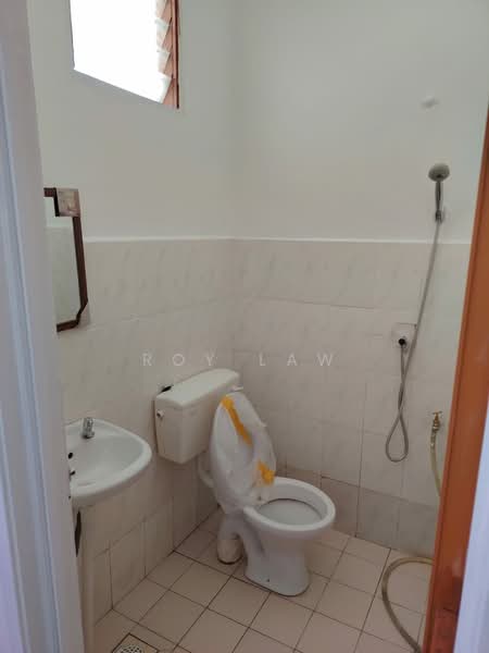 Rumah Teres untuk Disewa di Taman Politeknik (Telok Kemang) - Roy Law - Bathroom - PropertyGuru.com.my