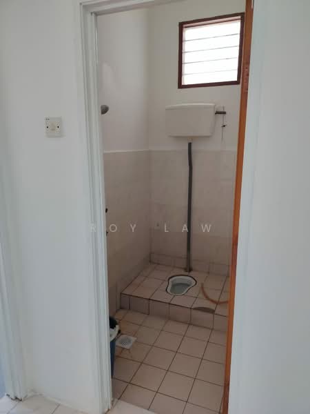 Rumah Teres untuk Disewa di Taman Politeknik (Telok Kemang) - Roy Law - Bathroom - PropertyGuru.com.my