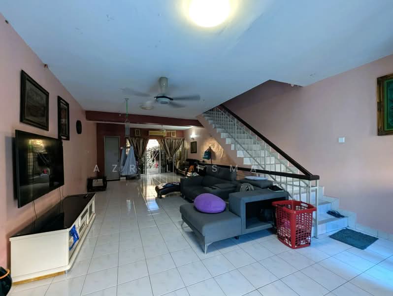 Taman Selayang Mulia untuk Untuk Dijual - RM 560,000, Mac 2026 - Living Room - PropertyGuru.com.my