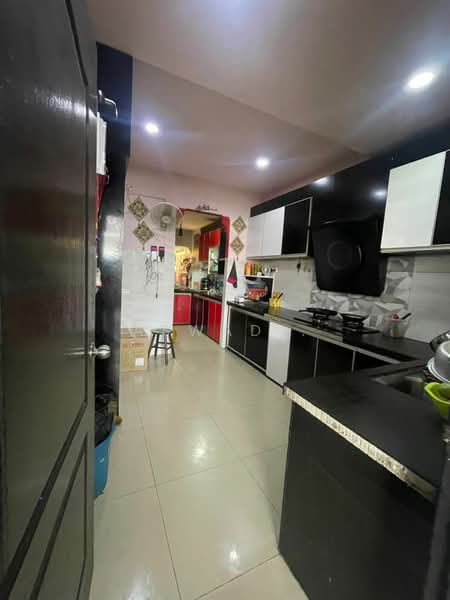 Taman Siakap, Seberang Jaya untuk Untuk Dijual - RM 500,000, Mac 2026 - Kitchen - PropertyGuru.com.my