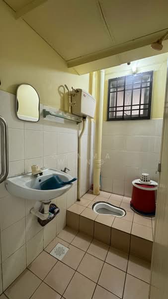 Flat for Sale at Sri Intan - Gemma Wong - Bathroom - PropertyGuru.com.my