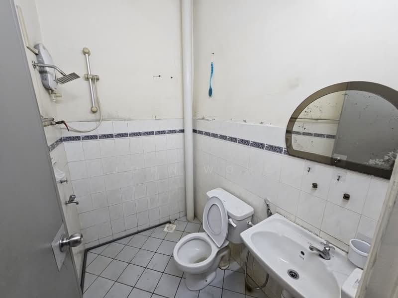 Flat for Rent at Taman Perling - John Wong - Bathroom - PropertyGuru.com.my