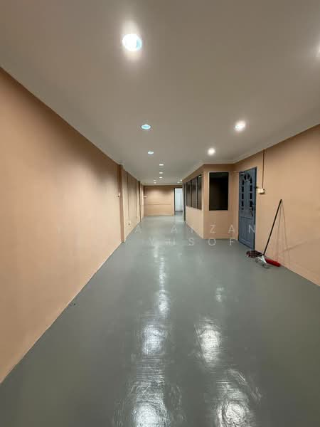 Office for Rent in Kota Bharu (Kelantan) - Yusra Afzan Bin Yusof - Corridor - PropertyGuru.com.my