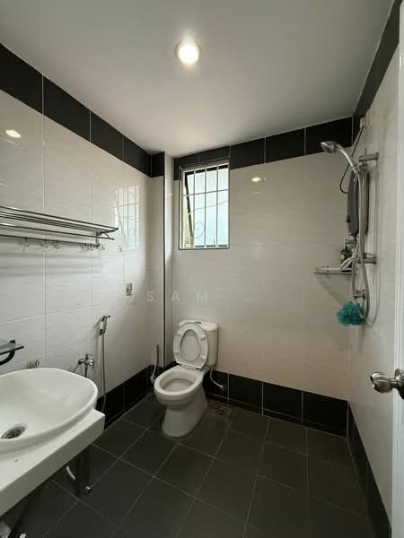 2-storey Terraced House for Sale in Bandar Seri Botani (Simpang Pulai) - Sam . - Bathroom - PropertyGuru.com.my