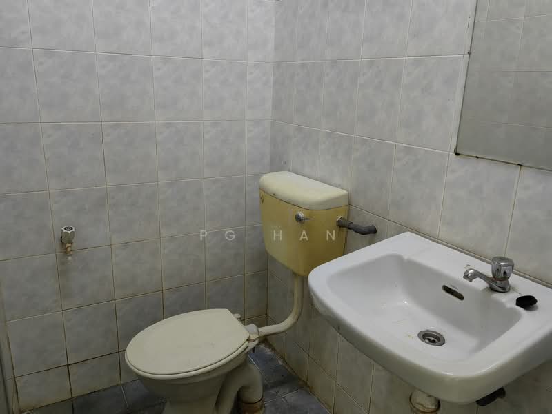 Apartment for Rent at Sri Camellia - PG Han - Bathroom - PropertyGuru.com.my