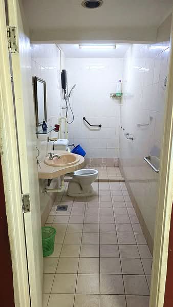 2.5-storey Terraced House for Sale in Gasing Indah (Petaling Jaya) - Cooper Chow - Bathroom - PropertyGuru.com.my