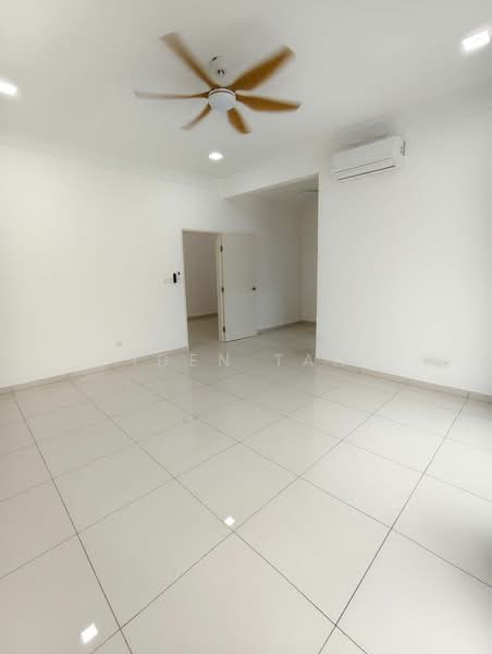 2-storey Terraced House for Sale in Taman Desa Tebrau (Tebrau) - Iden Tan - Living Room - PropertyGuru.com.my