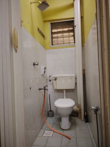 Apartment for Rent at Pangsapuri Cemara - Zev Azez - Bathroom - PropertyGuru.com.my