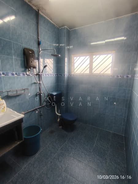 2-storey Terraced House for Rent in Bandar Bukit Tinggi 2 (Klang) - Yogesvaran Poovan - Bathroom - PropertyGuru.com.my