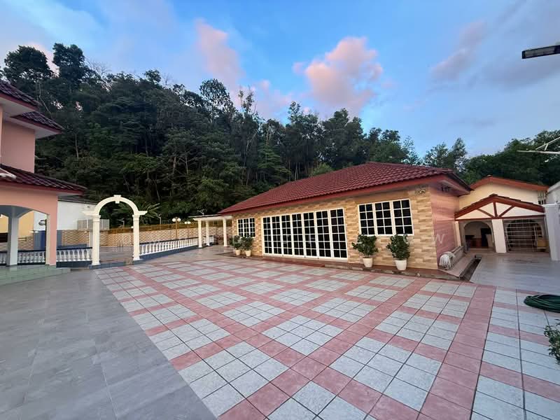 Twin Villa for Sale in Batu Caves (Selangor) - Edmund CH Leow - Exterior - PropertyGuru.com.my