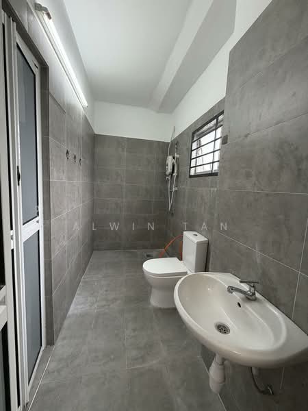 2-storey Terraced House for Rent in Dengkil (Selangor) - Alwin Tan - Medium Bathroom - PropertyGuru.com.my