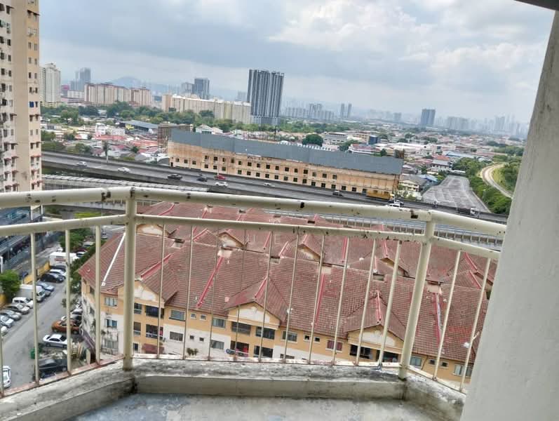 Kepong Sentral Condominium untuk Untuk Dijual - RM 350,000, Mac 2026 - Balcony - PropertyGuru.com.my