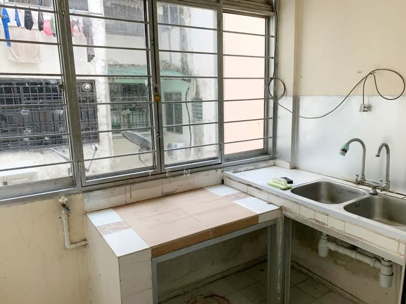 Apartment for Sale at Vista Seri Alam - Yen Ma - Kitchen - PropertyGuru.com.my