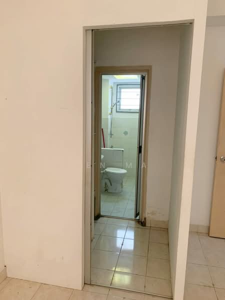 Apartment for Sale at Vista Seri Alam - Yen Ma - Bathroom - PropertyGuru.com.my