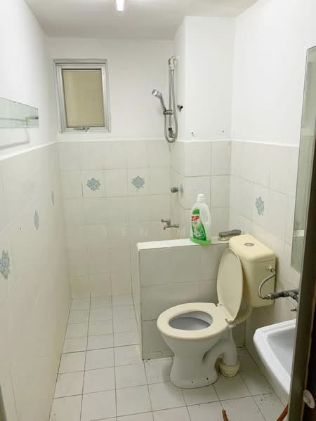 Apartment for Sale at Vista Seri Alam - Yen Ma - Bathroom - PropertyGuru.com.my