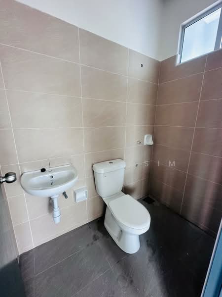 Terraced House for Sale in Bandar Dato Onn (Tebrau) - Larissa Sim - Bathroom - PropertyGuru.com.my