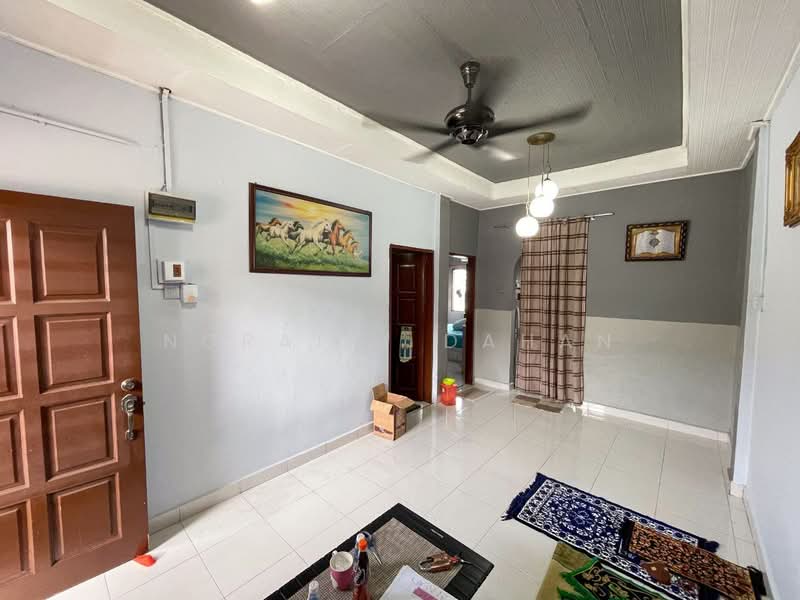 Flat for Sale at Taman Batu - Noraini Dahan - Living Room - PropertyGuru.com.my