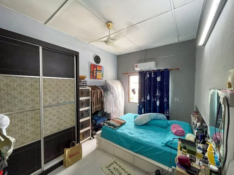 Flat for Sale at Taman Batu - Noraini Dahan - Bedroom - PropertyGuru.com.my