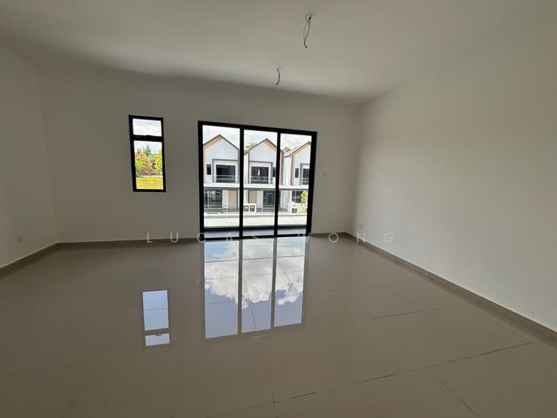 Rumah Teres 2 Tingkat untuk Dijual di Bandar Dato Onn (Tebrau) - Lucas Wong - Living Room - PropertyGuru.com.my