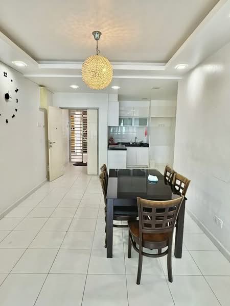 Kondominium untuk Dijual di The Golden Triangle Condominium - Yeap Yu Quan - Dining Room - PropertyGuru.com.my