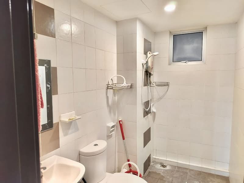 Kondominium untuk Dijual di The Golden Triangle Condominium - Yeap Yu Quan - Bathroom - PropertyGuru.com.my