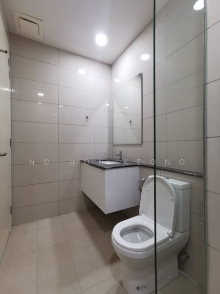 Servis Apartment untuk Dijual di The Park Sky Residence - Ng Hon Keong - Bathroom - PropertyGuru.com.my