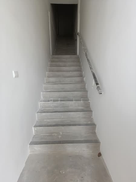 Shop / Office for Rent in Taman Kota Masai (Pasir Gudang) - Zoe Lee - Corridor - PropertyGuru.com.my