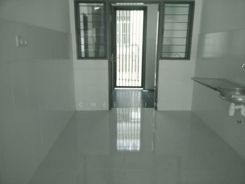 2-storey Terraced House for Sale in Bandar Puncak Alam (Puncak Alam) - Chee Hin - Kitchen - PropertyGuru.com.my