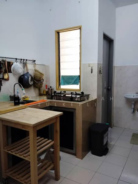 Puchong NICE Double Storey House La cottage Taman Putra Perdana Puchong untuk Untuk Dijual - RM 380,000, Mac 2026 - Kitchen - PropertyGuru.com.my